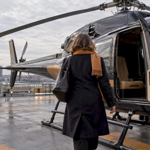 Airport Helicopter Transfer Cost for Luxury Trips: Seat or Charter?