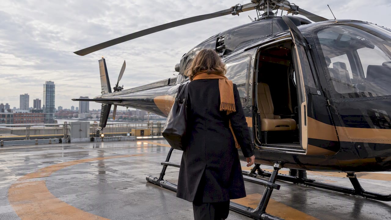 Airport Helicopter Transfer Cost for Luxury Trips: Seat or Charter?